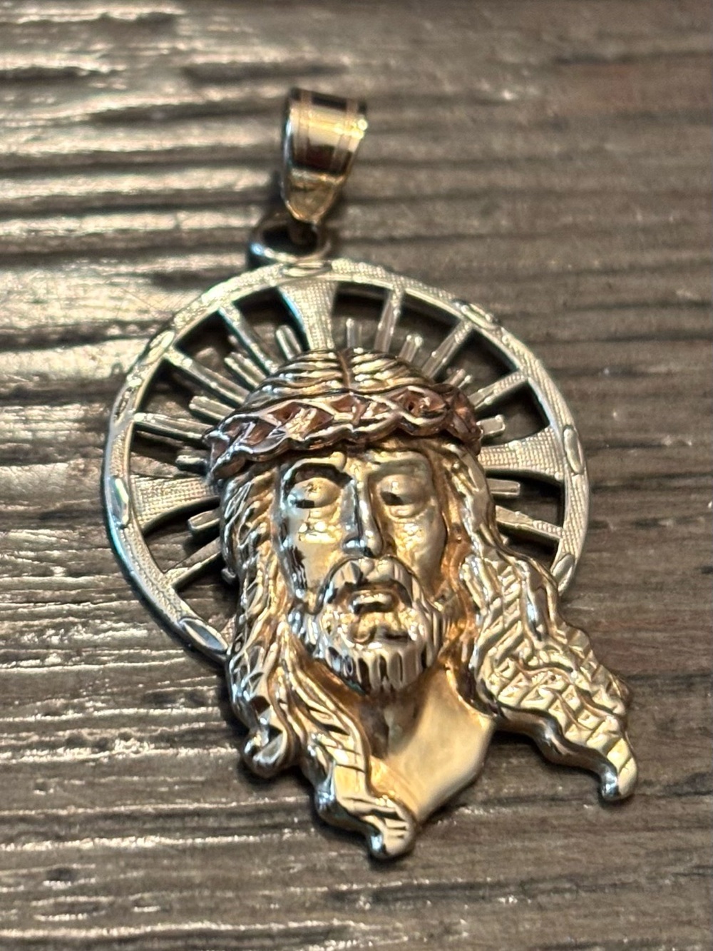 Gold pendant